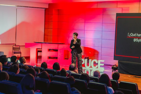 Sylvia Ramírez, conferencista para eventos corporativos sobre Felicidad Corporativa
