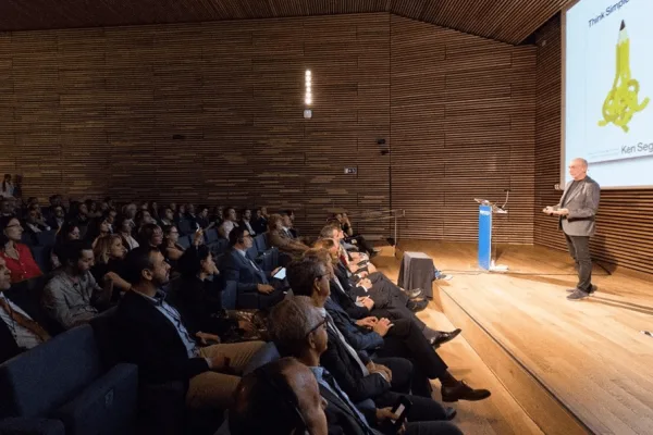 Ken Segall, conferencista para eventos corporativos sobre Simplicidad en Negocios