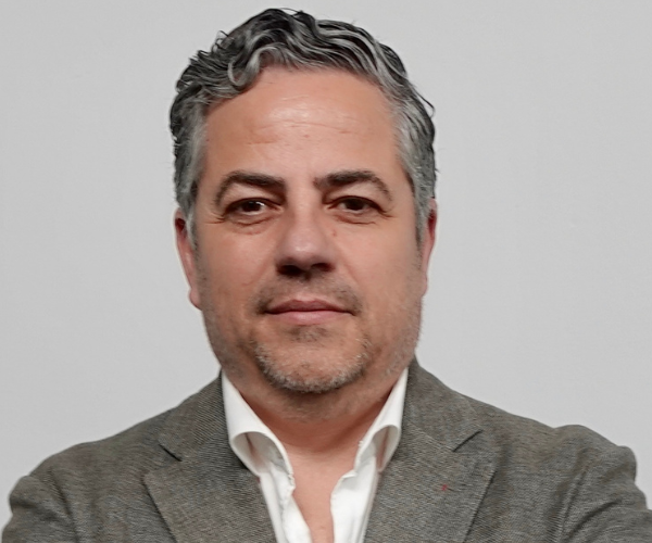 Javier Navarro, foto principal de conferencista sobre Liderazgo Estratégico