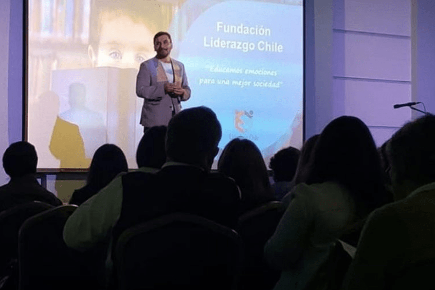 Arnaldo Canales, conferencista para eventos corporativos sobre Liderazgo Organizacional